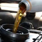 sintomas de exceso de aceite en el motor